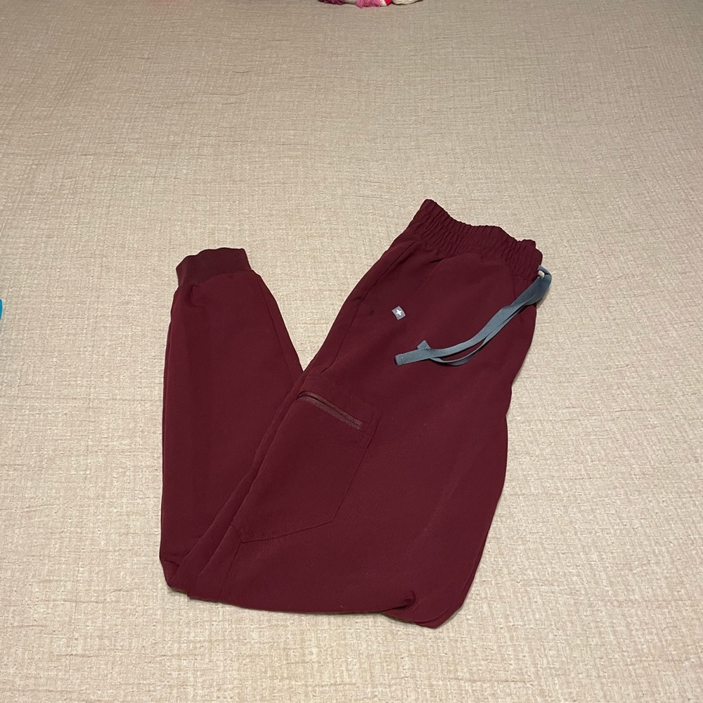 Maroon figs joggers small regular length